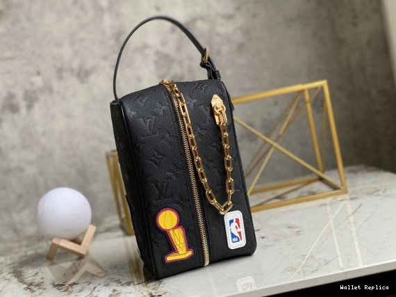 LOUIS CLOAKROOM DOPP KIT LVXNBA VUITTON 0710